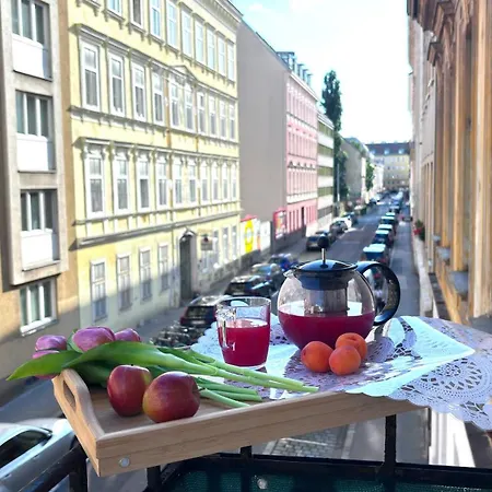 Big And Comfortable Mariahilfer Apartment Vienna Exterior photo