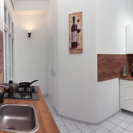 Big And Comfortable Mariahilfer Apartment Vienna Exterior photo